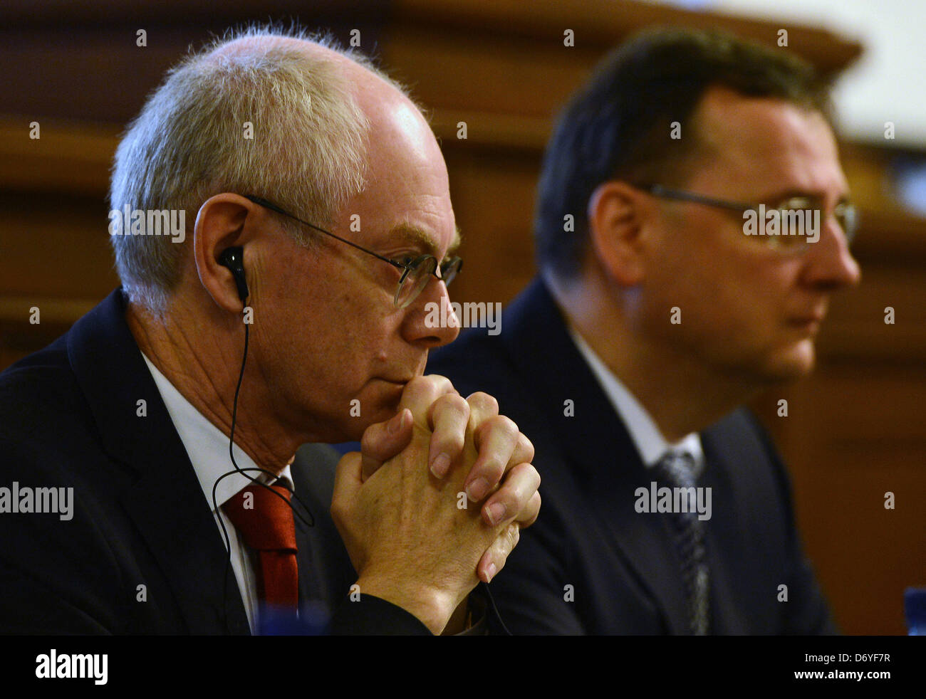 Der tschechische Ministerpräsident Petr Necas (rechts) und EU-Ratspräsident Herman Van Rompuy während des nationalen Forums über Zukunft der EU in Prag, Tschechien auf Donnerstag, 25. April 2013.   (CTK Foto/Katerina Sulova) Stockfoto