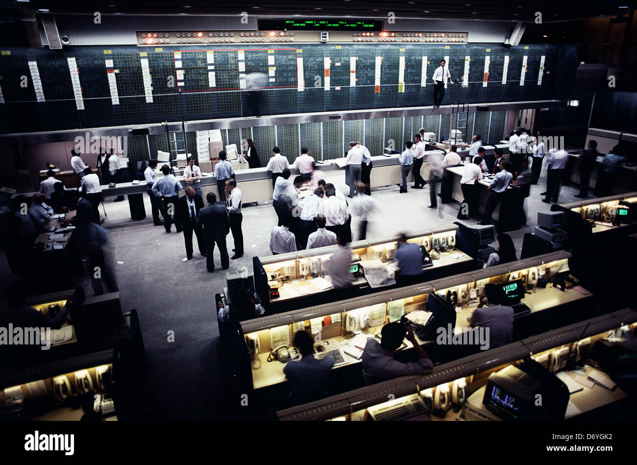 Händler, die Arbeiten in den offenen Boden von einem Aktienhandel zentrieren, Sydney, New South Wales, Australien Stockfoto
