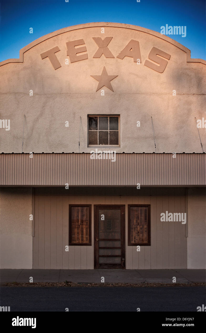 Eingang eines westlichen Texas Altbaus, Marfa, Texas, USA Stockfoto