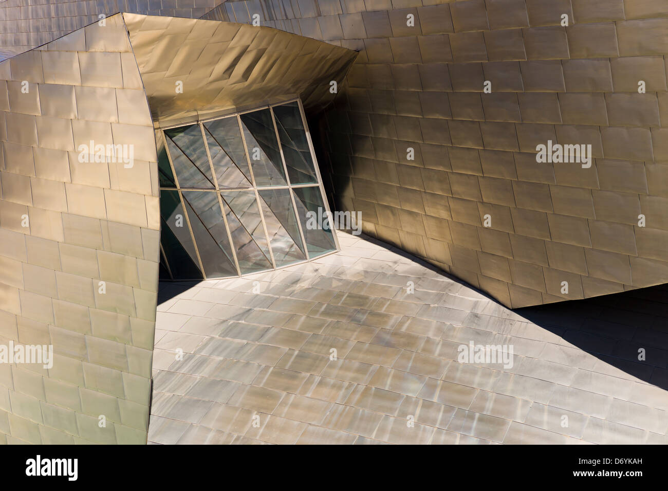 Der Architekt Frank Gehry Guggenheim Museum futuristische Architektur in Titan und Glas bei Bilbao, Baskenland, Spanien Stockfoto