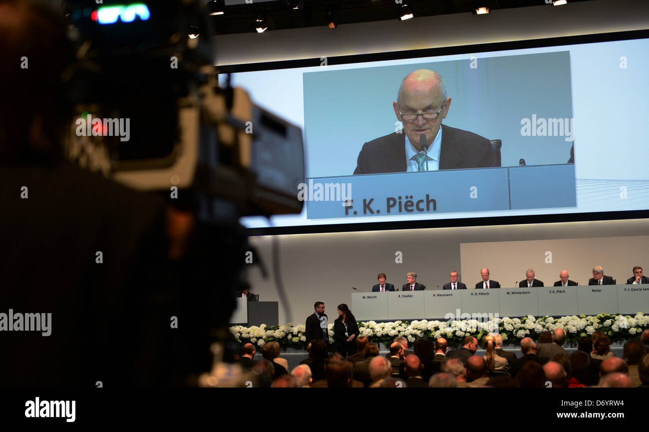 Volkswagen-Vorsitzender des Aufsichtsrats, Ferdinand Piech spricht auf der VW Hauptversammlung in Hannover, 25. April 2013. Foto: JOCHEN LUEBKE Stockfoto