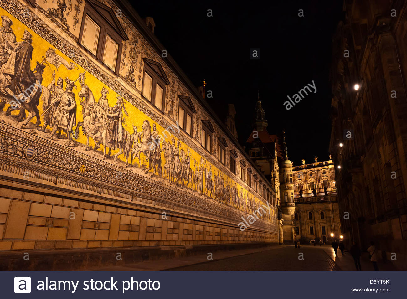 Die 100 Meter Lange Furstenzug Das Grosste Porzellan Bild Der Welt