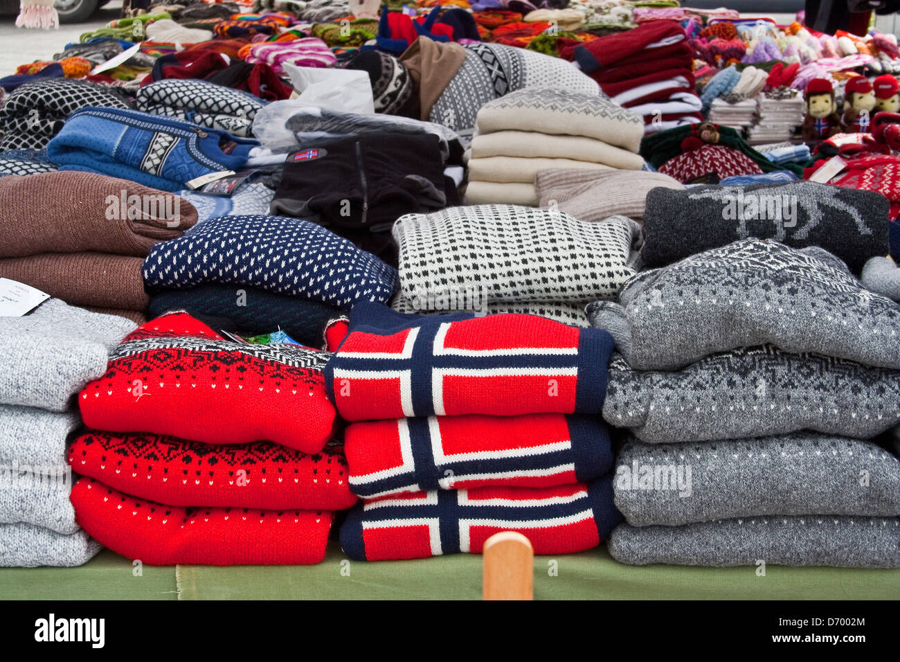 Skandinavische Strickwaren angezeigt auf einer Open-Air-Stall in Stavanger,  Norwegen Stockfotografie - Alamy
