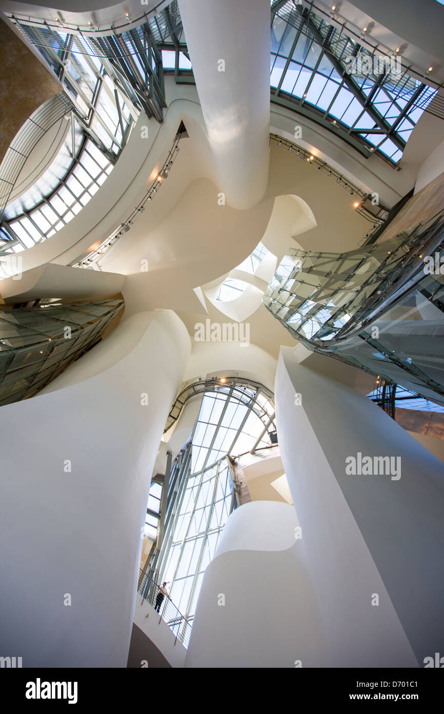 Der Architekt Frank Gehry Guggenheim Museum futuristische Architektur Innenraum an Bilbao, Baskenland, Spanien Stockfoto