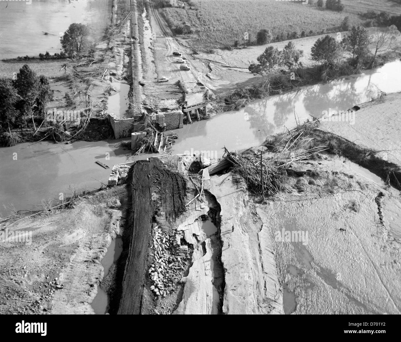 Dieses Bild zeigt die verheerende Überschwemmung entlang der Route 626 in Virginia, die durch den Hurrikan Camille verursacht wurde. Das Hochwasser verursachte erhebliche Schäden in der Gegend. Stockfoto