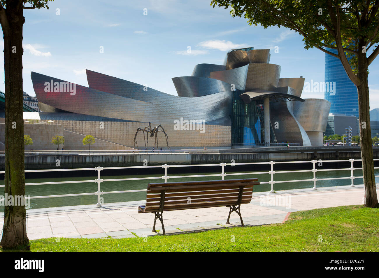 Guggenheim Museum von Architekt Frank Gehry futuristische Architektur in Titan und Glas bei Bilbao, Baskenland Spanien Stockfoto
