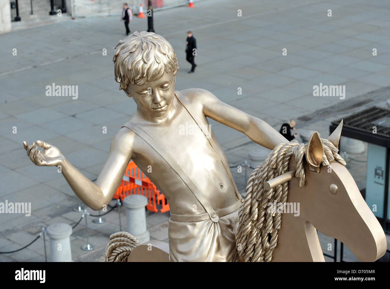 Fourth Plinth: Machtlose Strukturen, Abb. 101 - Enthüllung am Trafalgar Square von skandinavischen Künstlerduos Elmgreen & Dragset. Stockfoto