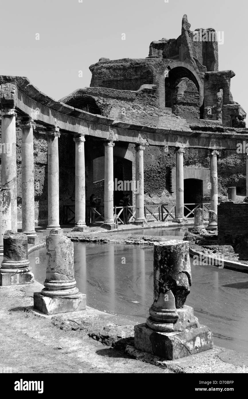 Villa Adriana. Tivoli. Italien. Schwarzweißansicht eines Abschnitts des Teatro Marittimo oder maritime Theater, das die meisten c ist Stockfoto