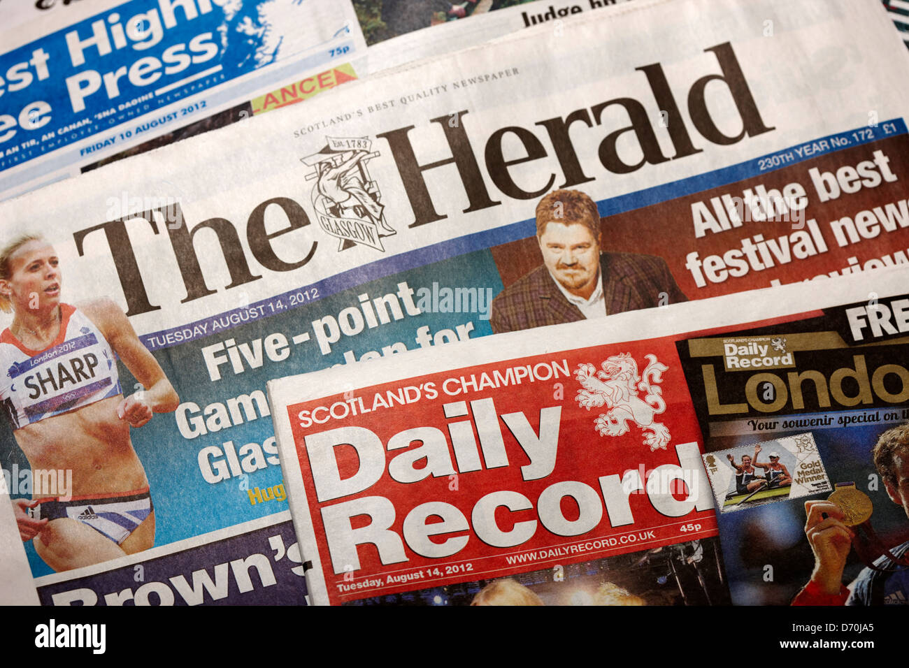 schottische Tageszeitungen die Herold und tägliche Aufzeichnung Stockfoto