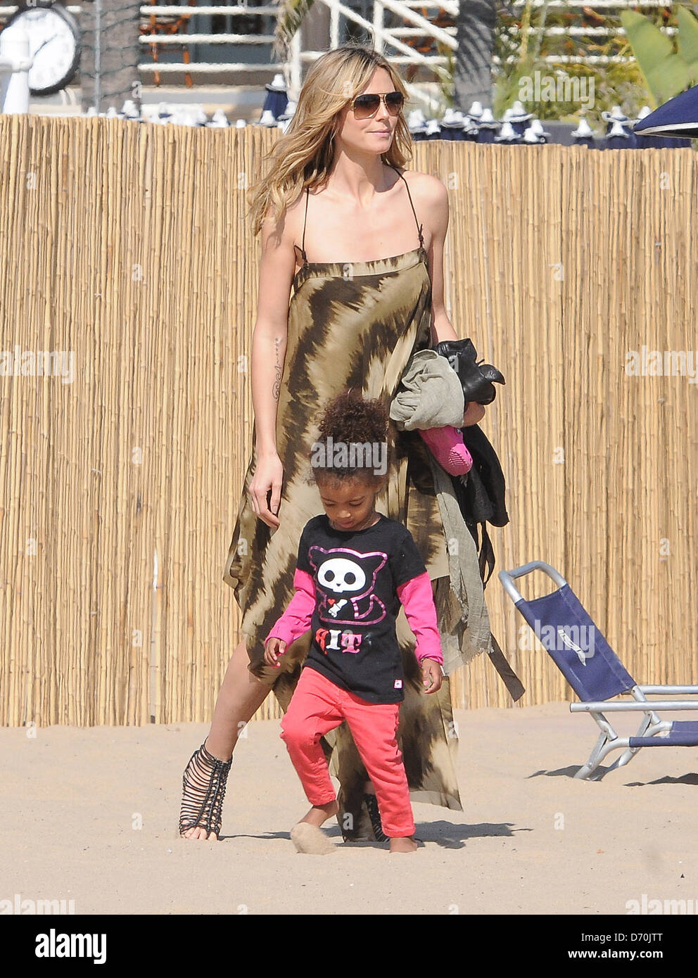 Heidi Klum und ihre Tochter Lou Sulola Samuel besuchen eine Kinder-Party in Los Angeles Los Angeles, Kalifornien - 25.02.12 Stockfoto