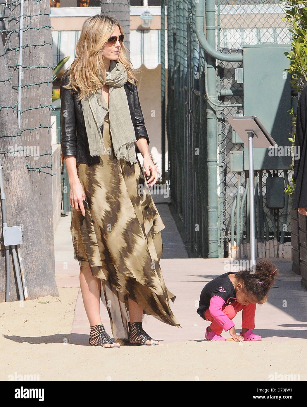 Heidi Klum und ihre Tochter Lou Sulola Samuel besuchen eine Kinder-Party in Los Angeles Los Angeles, Kalifornien - 25.02.12 Stockfoto