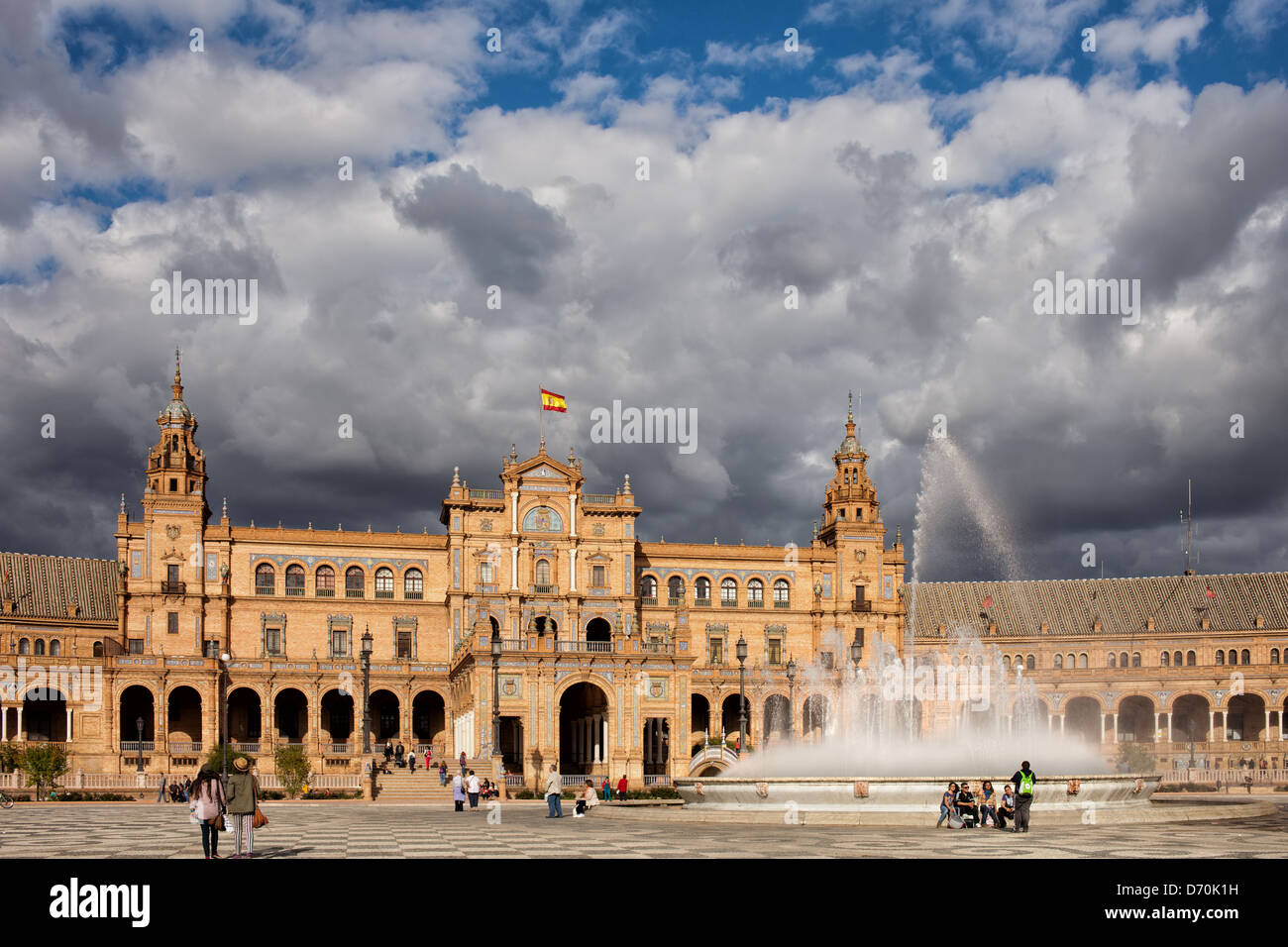 Plaza de España (spanische Quadrat) Neorenaissance Stil Pavillon und Brunnen in Sevilla, Andalusien, Spanien. Stockfoto