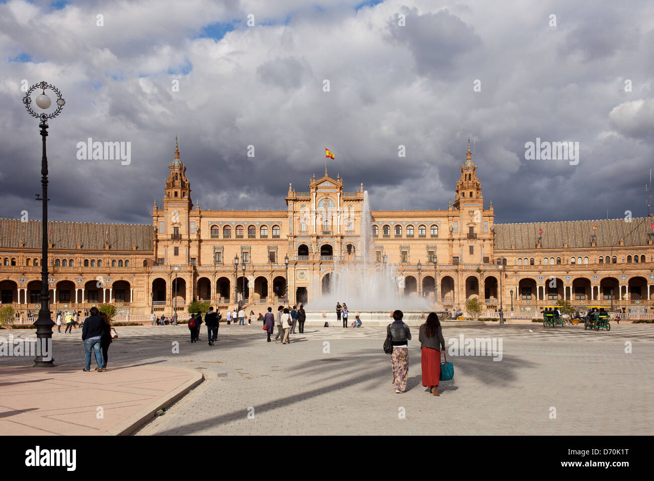Plaza de España (spanische Quadrat) Neorenaissance Stil Pavillon und Brunnen in Sevilla, Andalusien, Spanien. Stockfoto