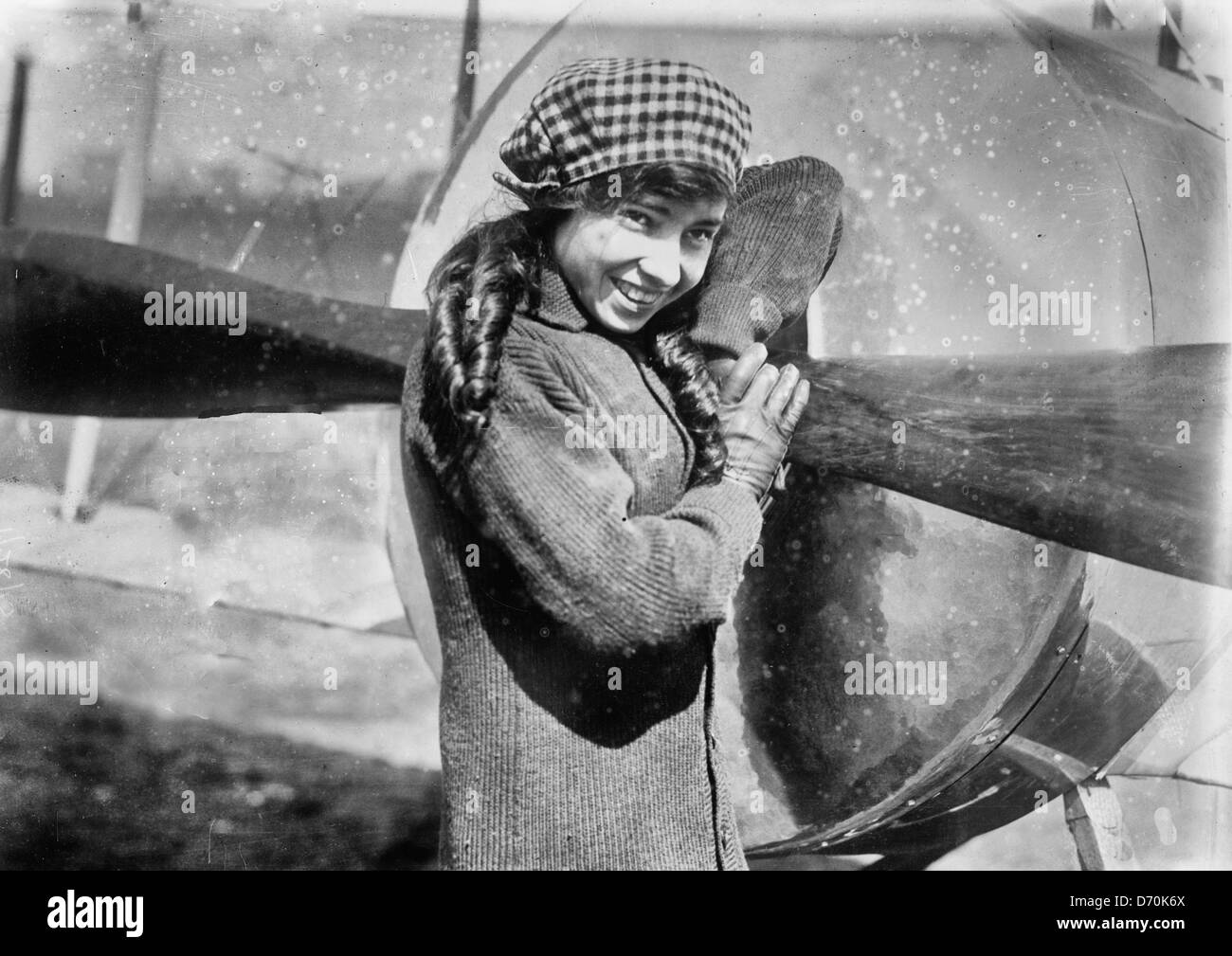 Katherine Stinson und ihr Flugzeug, um 1915 Stockfoto