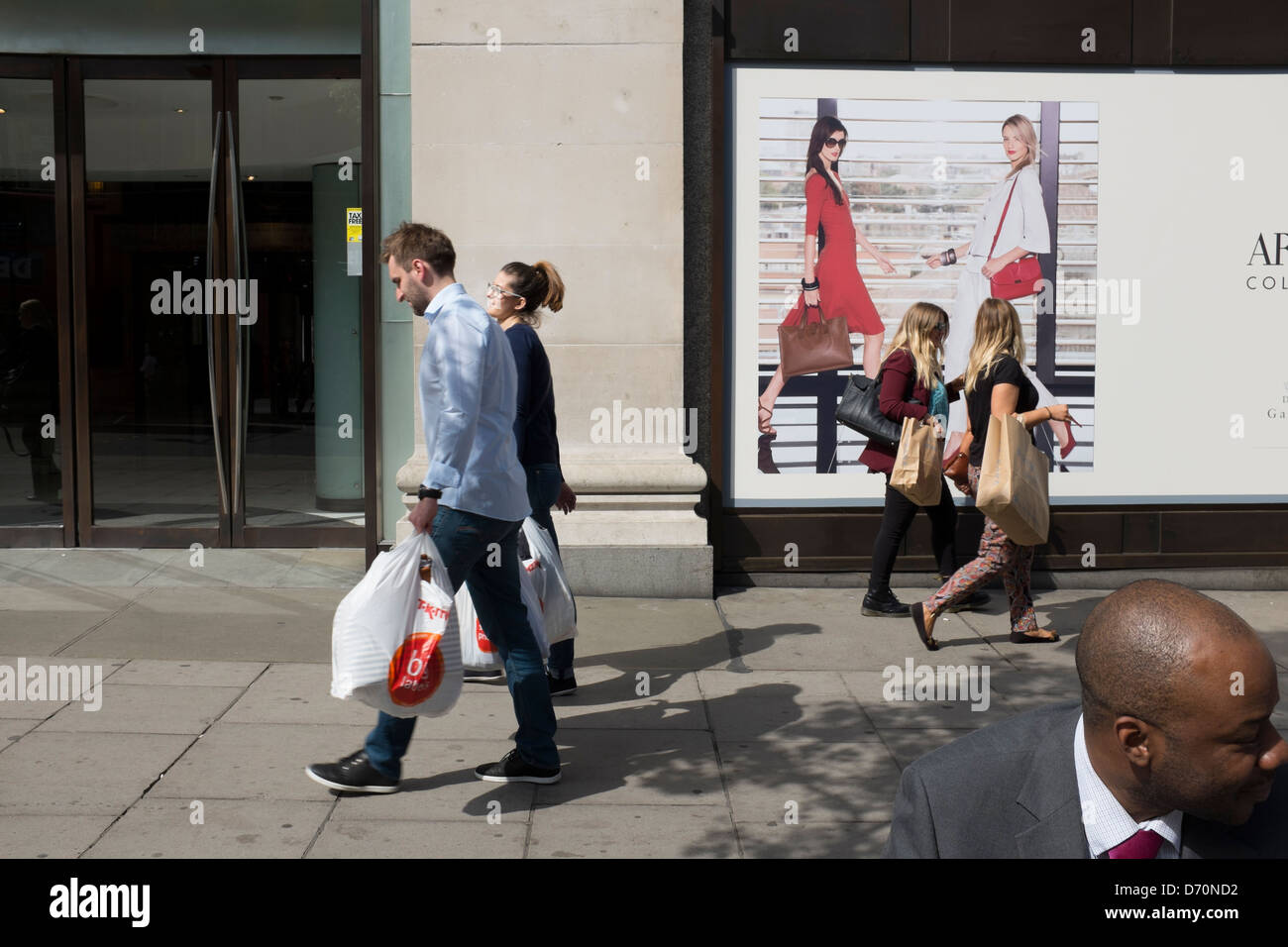 Shopper in der Oxford Street. London Stockfoto