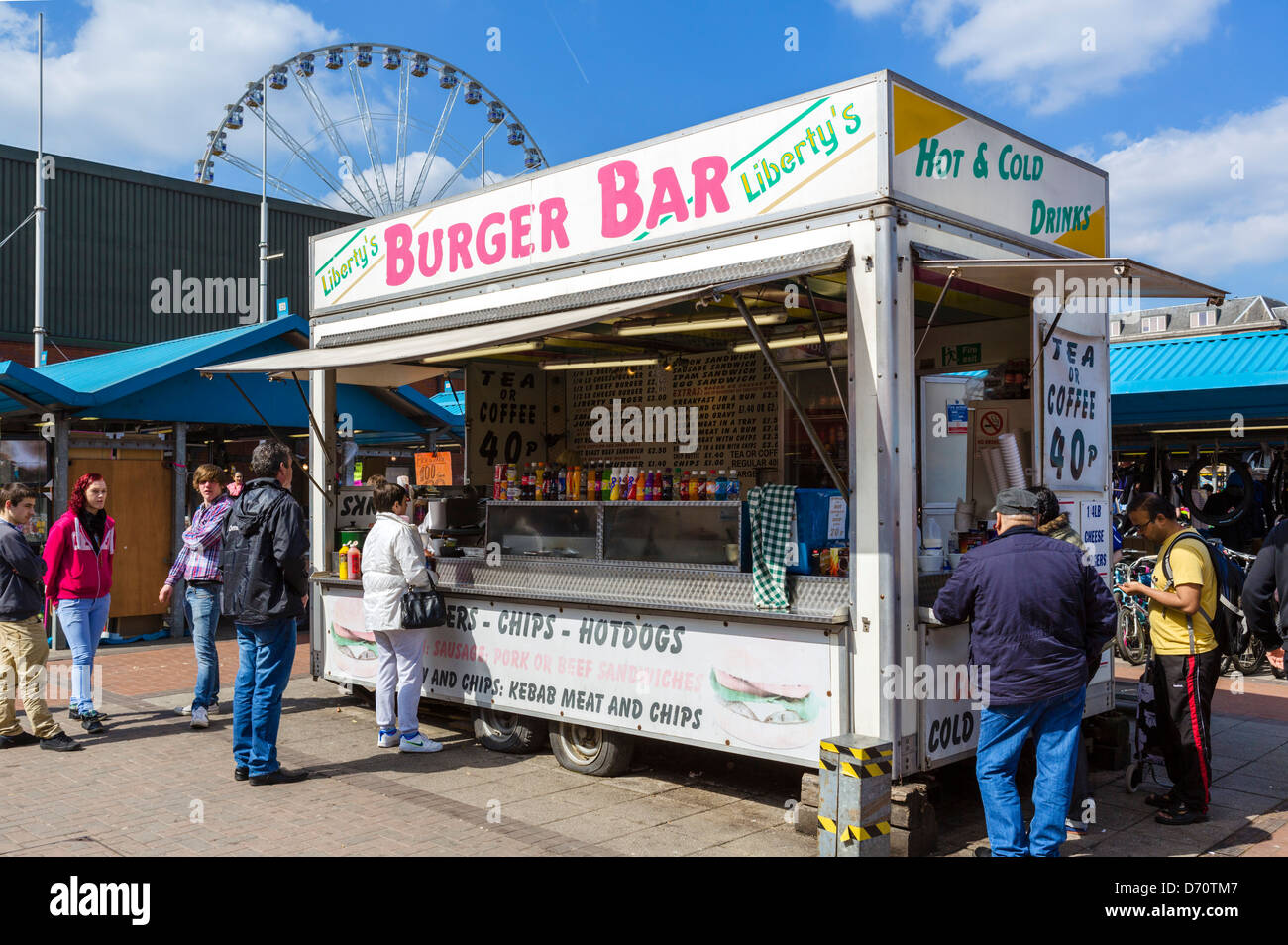 Burger-van (Imbisswagen) auf dem freien Markt an Kirkgate Market, Leeds, West Yorkshire, Großbritannien Stockfoto