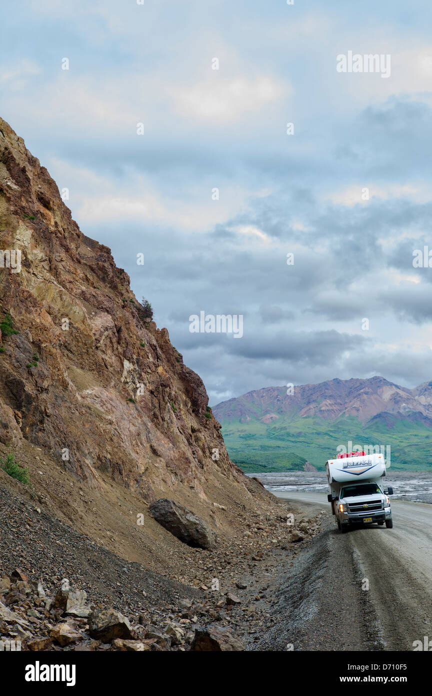 Wohnmobil LKW (Recreational Vehicle) auf den Denali Park Road, Denali National Park, Alaska, USA Stockfoto
