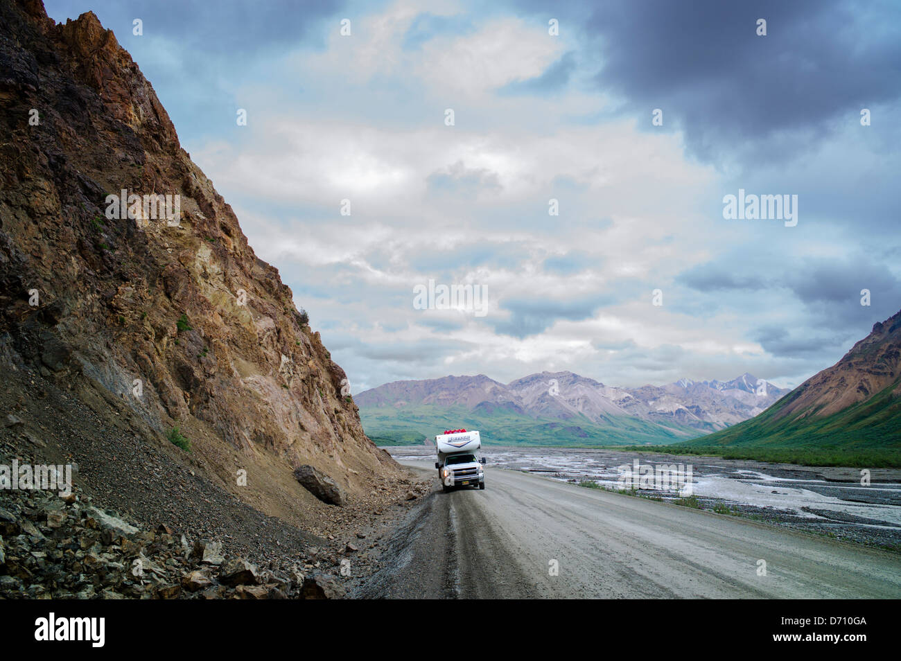 Wohnmobil LKW (Recreational Vehicle) auf den Denali Park Road, Denali National Park, Alaska, USA Stockfoto
