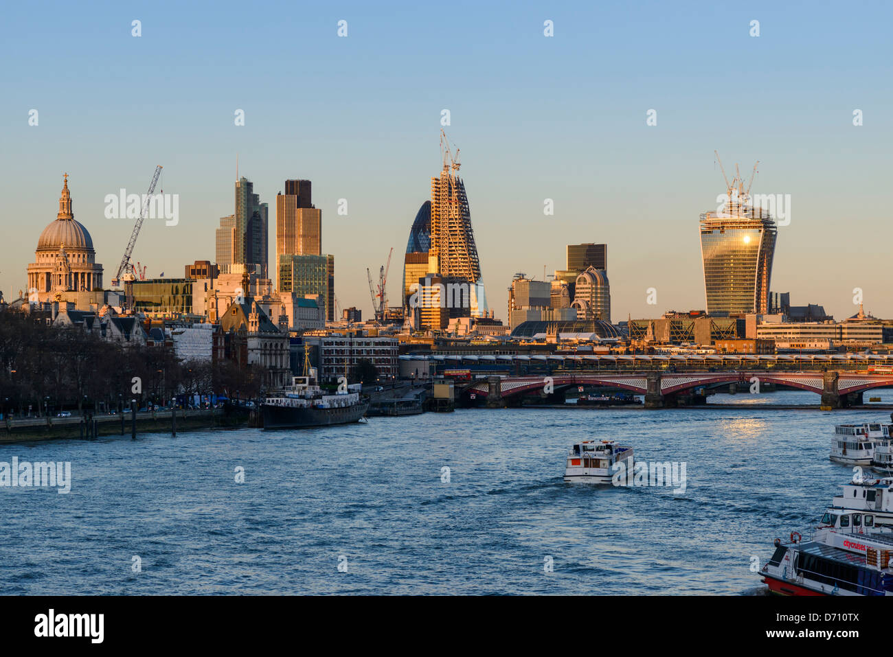 Skyline von London, Blick auf die City of London und die Themse von Waterloo Bridge, London, England, UK Stockfoto