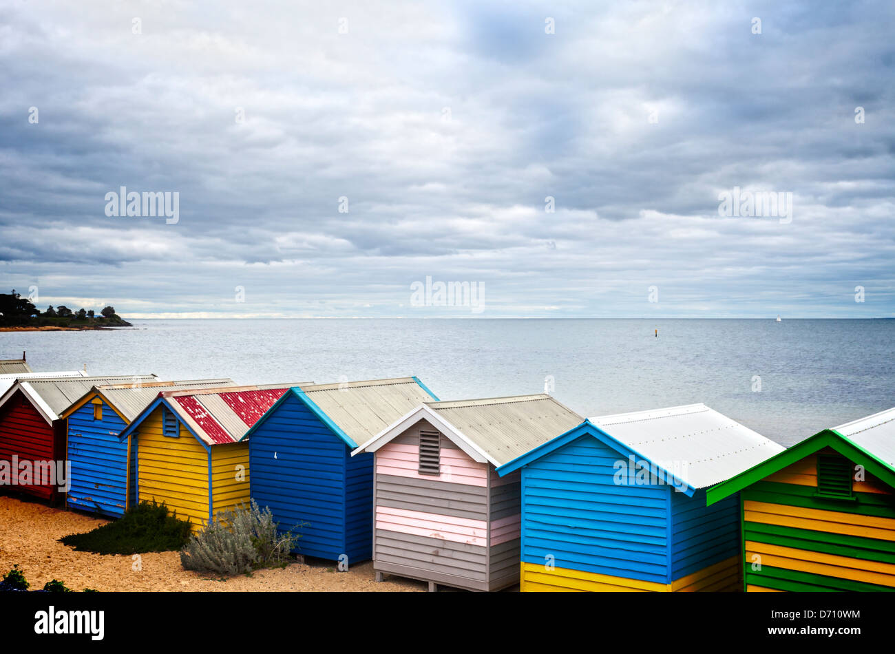 Rückansicht des berühmten Badehäuschen auf Brighton Beach, Melbourne, Australien, auf weiches Licht am Tag. Stockfoto