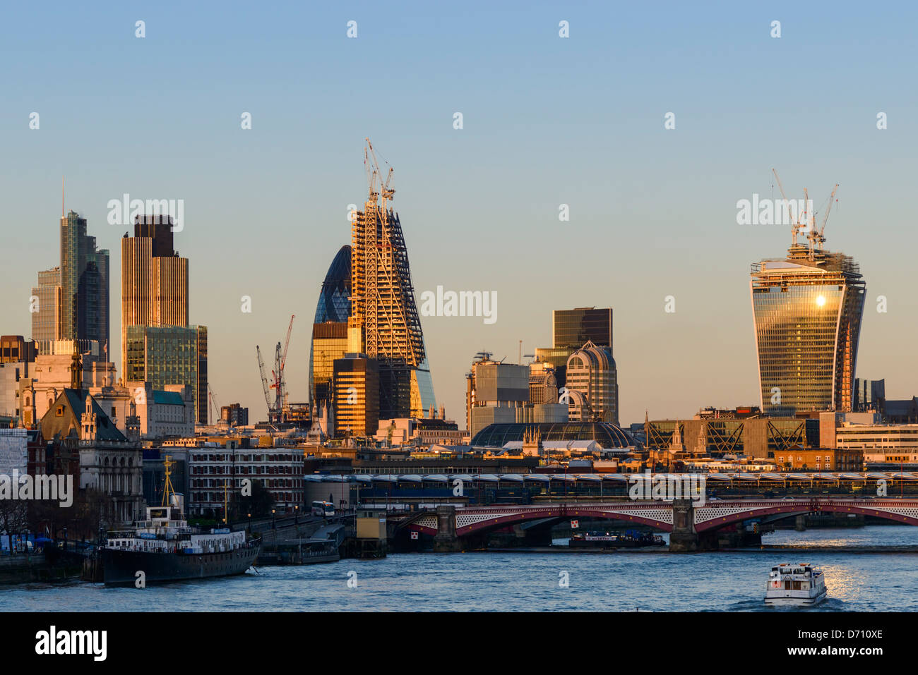 Skyline von London, Blick auf die City of London und die Themse von Waterloo Bridge, London, England, UK Stockfoto