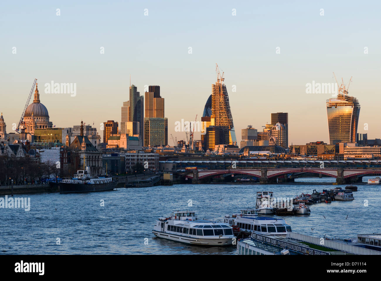 Skyline von London, Blick auf die City of London und die Themse von Waterloo Bridge, London, England, UK Stockfoto