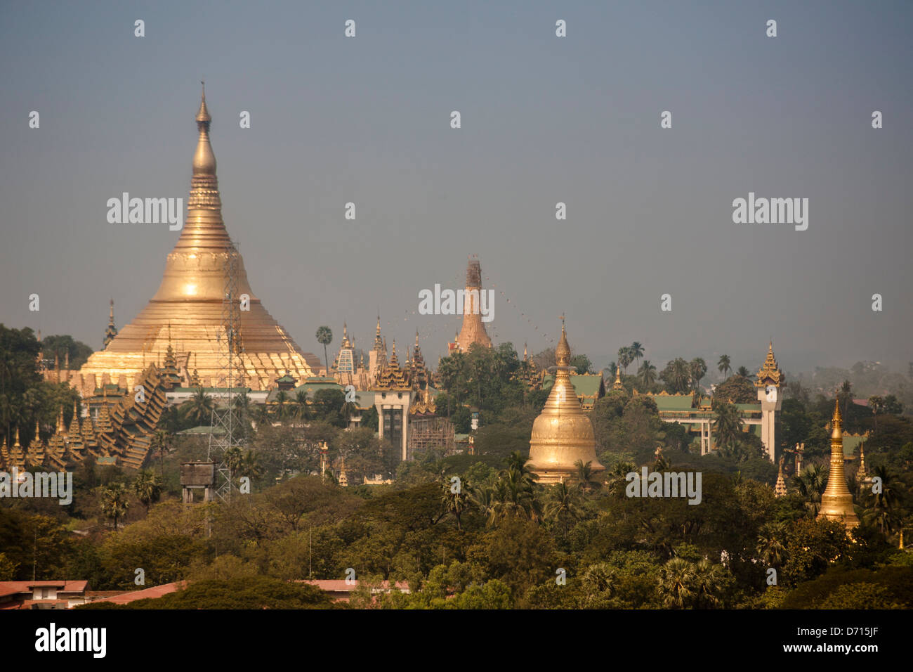 Shwedagon-Pagode entnommen Sakura Tower, Yangon (Rangoon), Myanmar, (Burma) Stockfoto