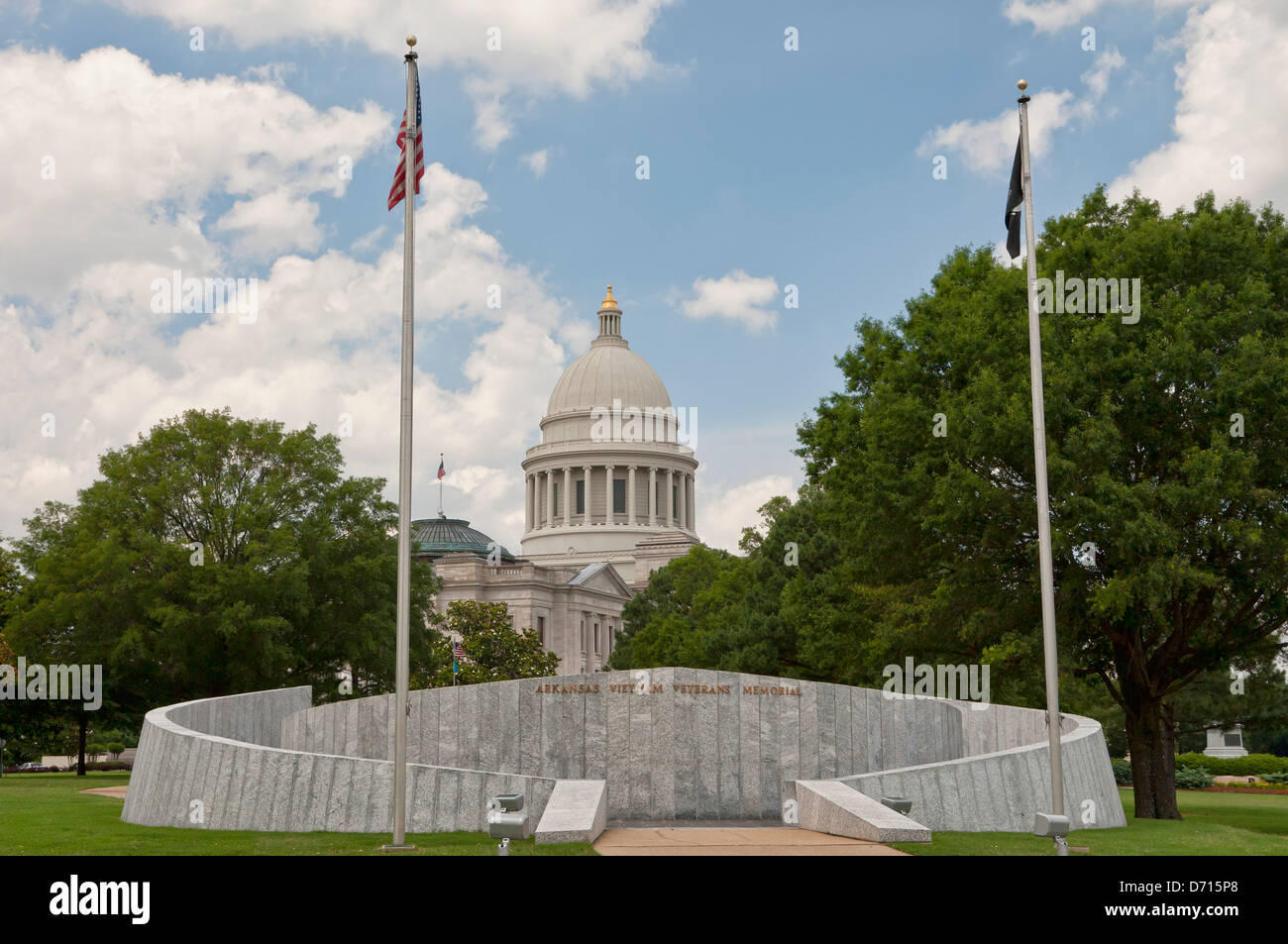 Arkansas Vietnam Veterans Memorial mit Arkansas State Capitol in den Hintergrund, Little Rock, Pulaski County, Arkansas, USA Stockfoto