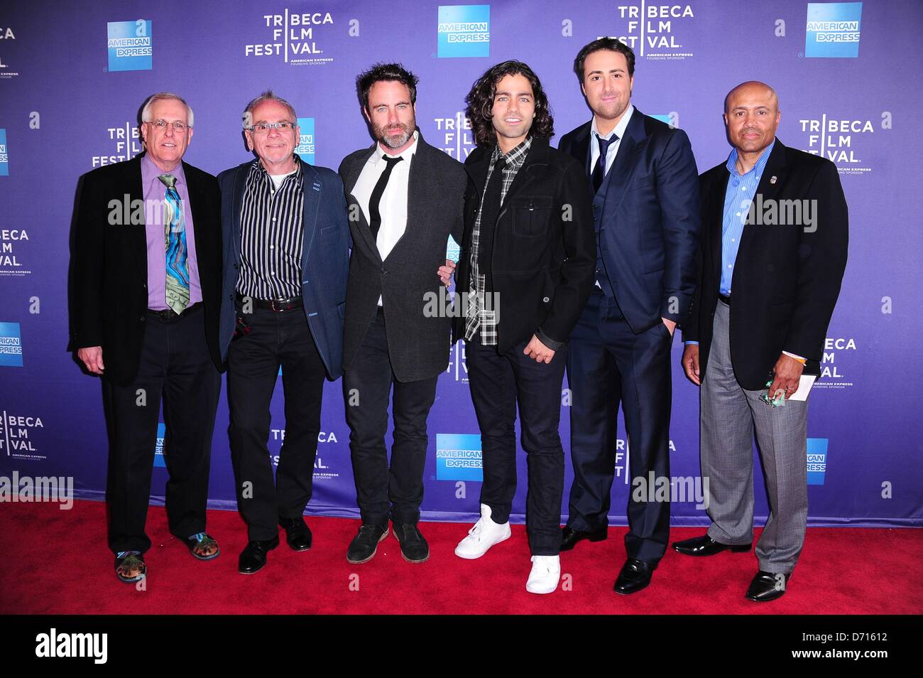 New York, USA. 25. April 2013. Eric E. Sterling, Brian O'Dea, Matthew Cooke, Adrian Grenier, Bert Marcus Major Neill Franklin in Anwesenheit für Tribeca Gespräche: nach the Movie: wie zu machen Geld verkaufen Drogen, School of Visual Arts (SVA) Theater, New York, NY 25. April 2013. Foto von: Gregorio T. Binuya/Everett Collection/Alamy Live-Nachrichten Stockfoto