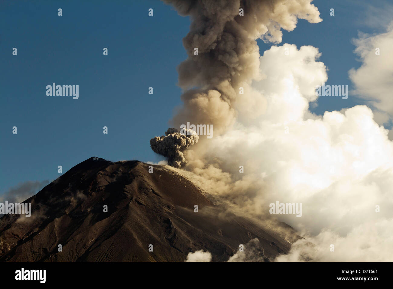 Tungurahua Vulkan ausbricht, Ecuador März 2013 Stockfoto