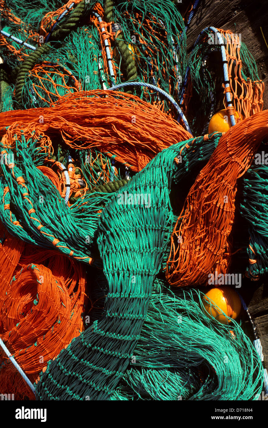 Kanada, Nova Scotia, Cape Breton, angenehme Bay, Fischerhafen, bunte Fischernetz Stockfoto