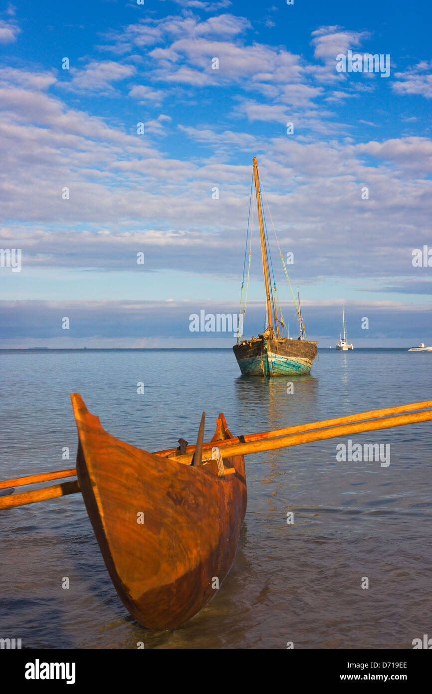 Kanus auf der Strand, Nosy Be, Madagaskar Stockfoto