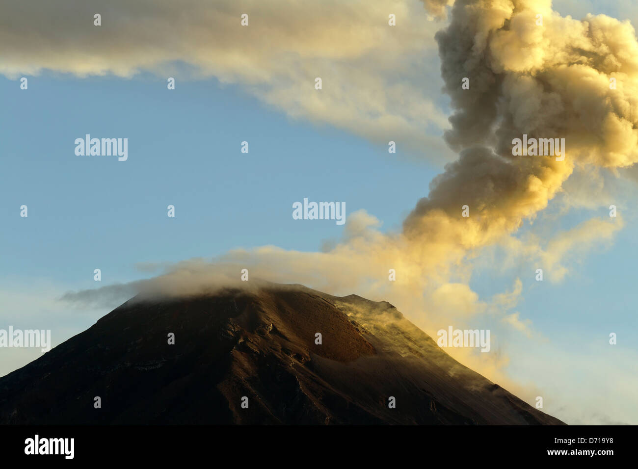 Tungurahua Vulkan ausbricht, Ecuador März 2013 Stockfoto