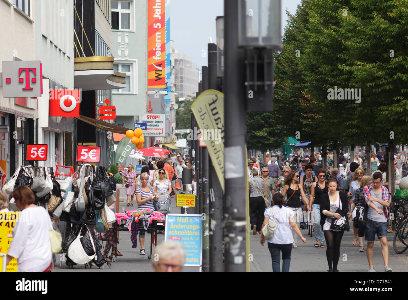 Berlin, Deutschland, Passanten in der Wilmersdorferstrasse Stockfoto