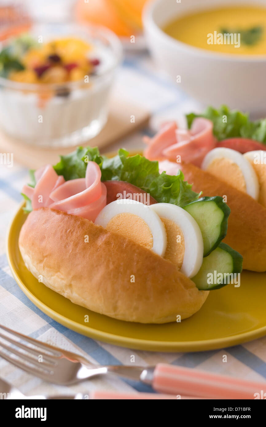 Roll-Sandwiches zum Frühstück Stockfoto