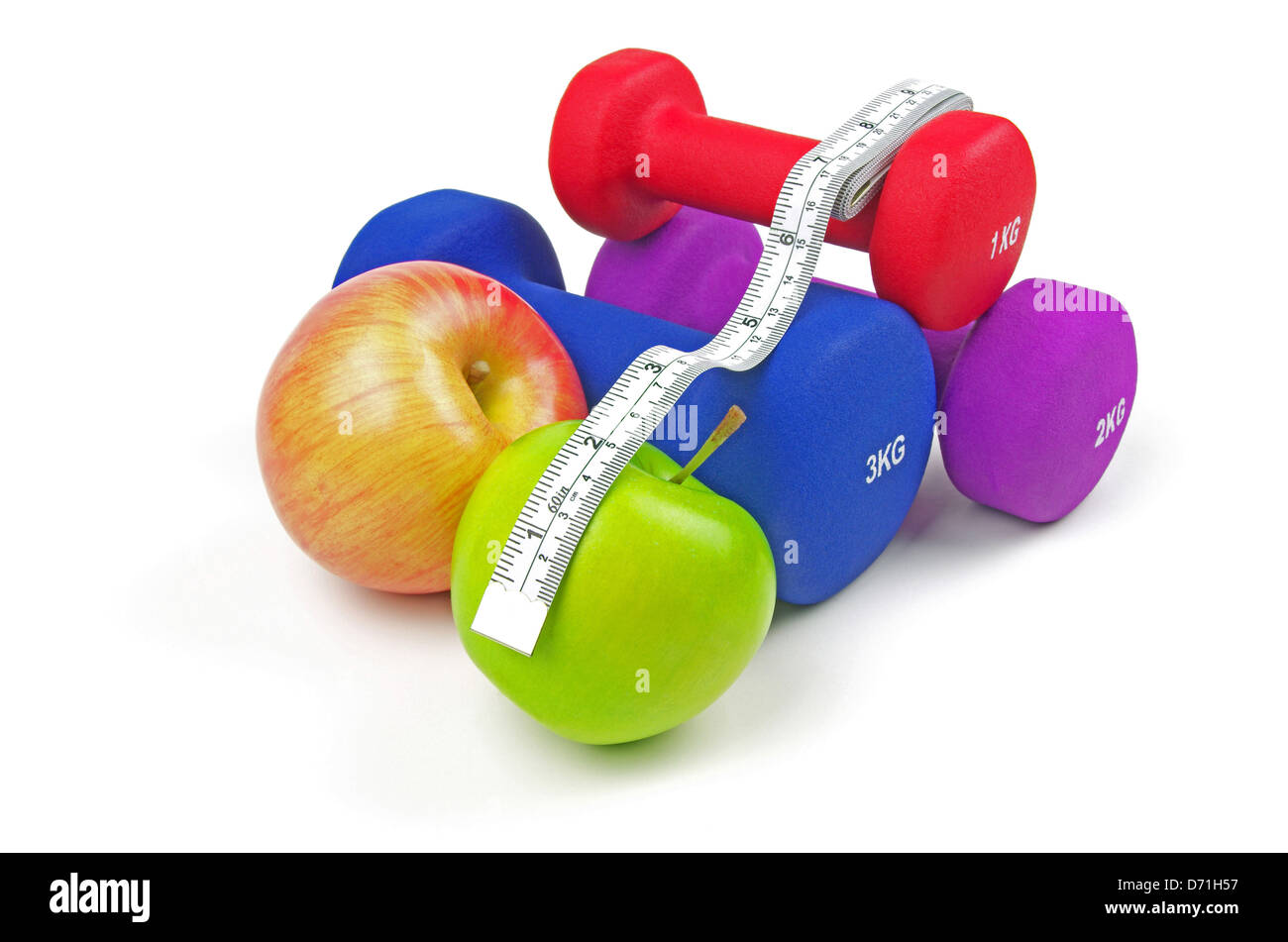 Fitness Gewichte mit Äpfeln und Maßband Stockfoto