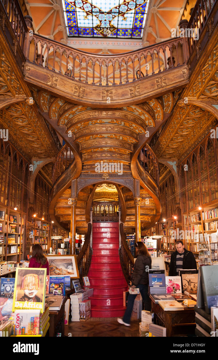 PORTO, PORTUGAL, LELLO E IRMAO BUCHHANDLUNG Stockfoto