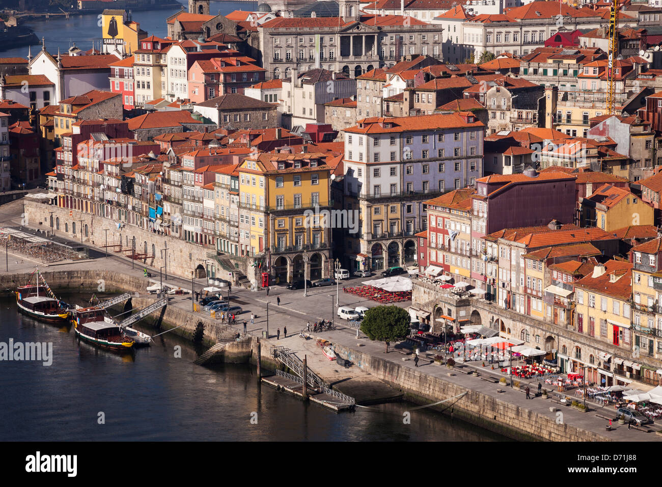 PORTO, PORTUGAL, EINE ANSICHT MIT DOURO-FLUSS Stockfoto