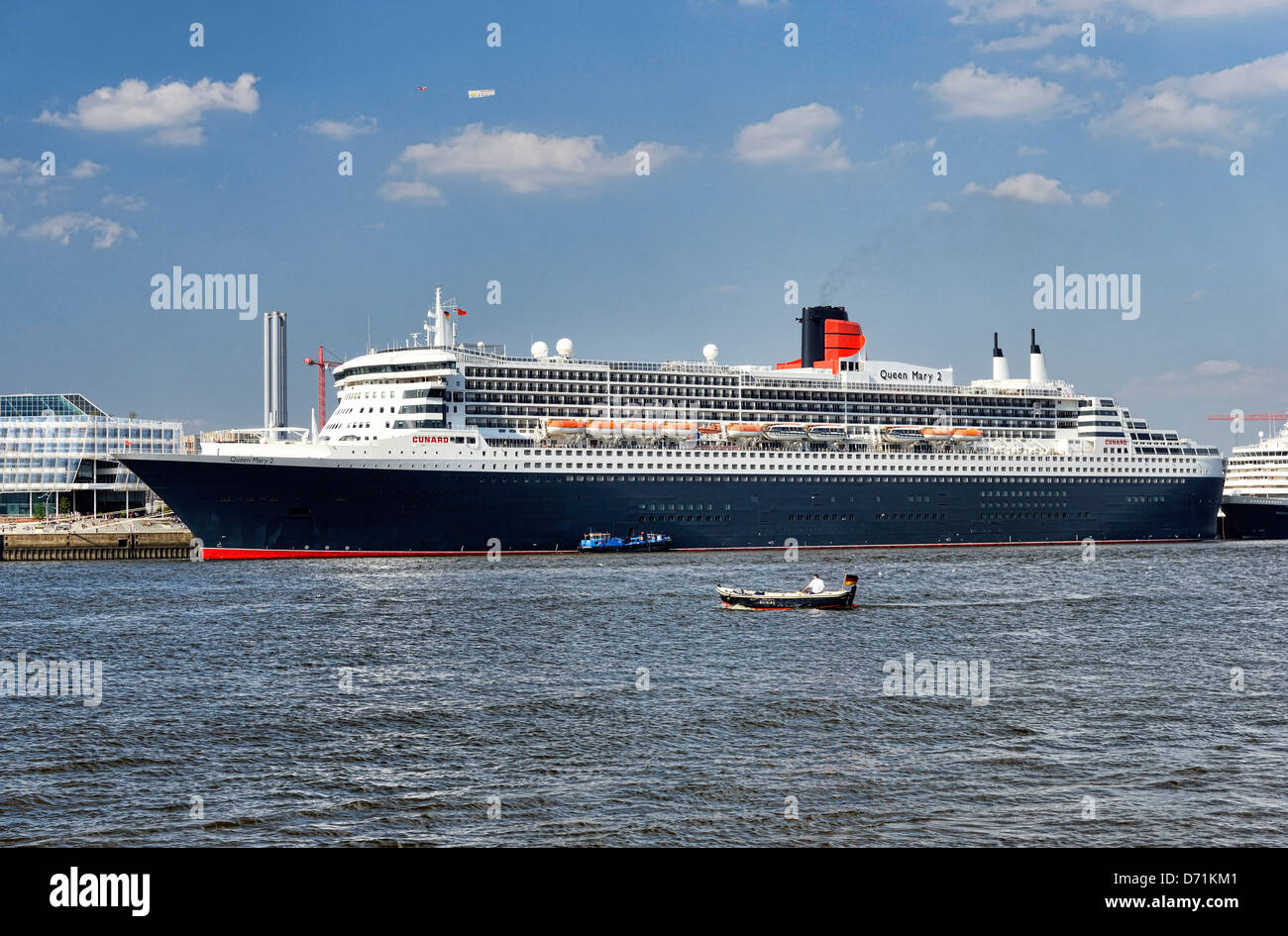 Kreuzfahrt Schiff Queen Mary 2 im Cruise Center in Hamburg, Deutschland, Europa Stockfoto