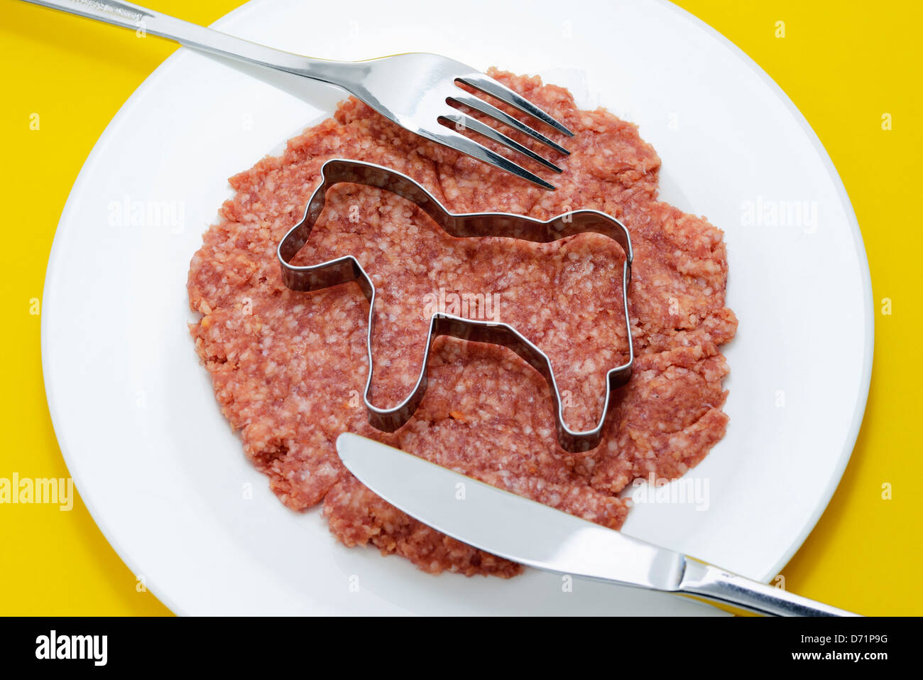 Fleisch mit Ausstecher in symbolischer Form Pferd Foto Pferd Fleisch-Skandal Stockfoto
