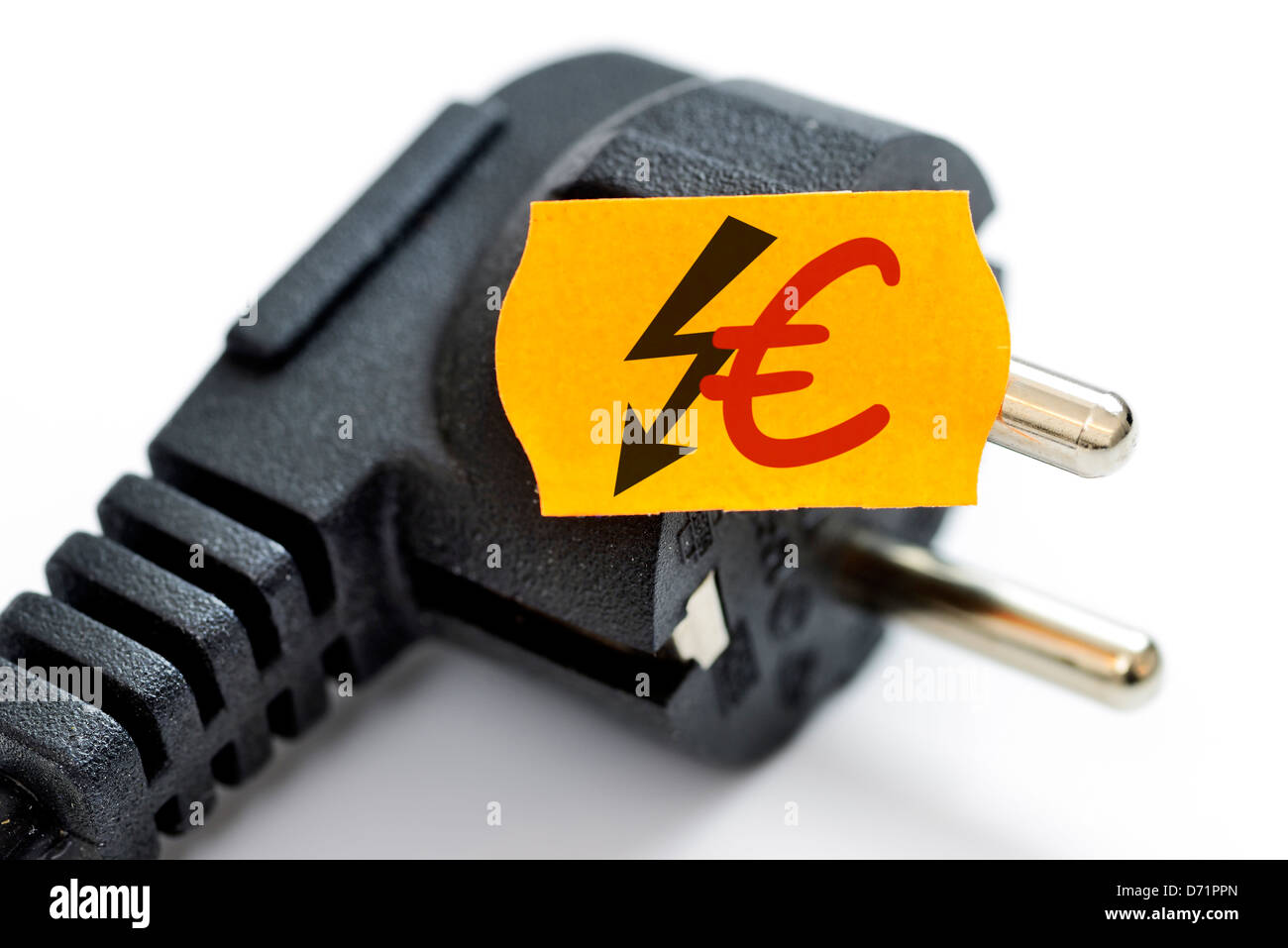 Stecker mit Preis-Label und Eurosign, steigende Strom-Preise Stockfoto