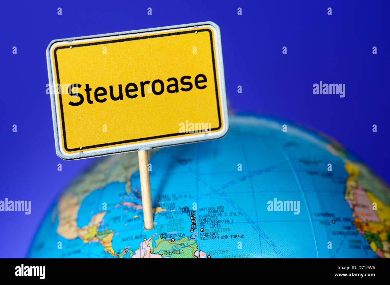 Globus mit lokalen Zeichen Steuerparadies Stockfoto