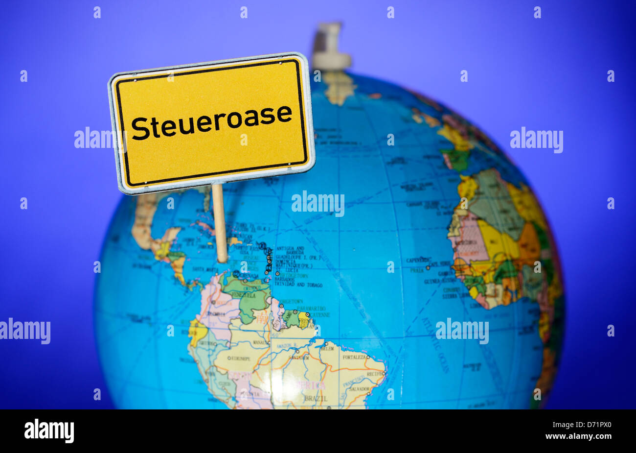 Globus mit lokalen Zeichen Steuerparadies Stockfoto