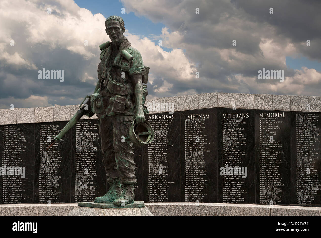 Arkansas Vietnam Veterans Memorial, Little Rock, AR, zusammengesetzte Himmel Stockfoto