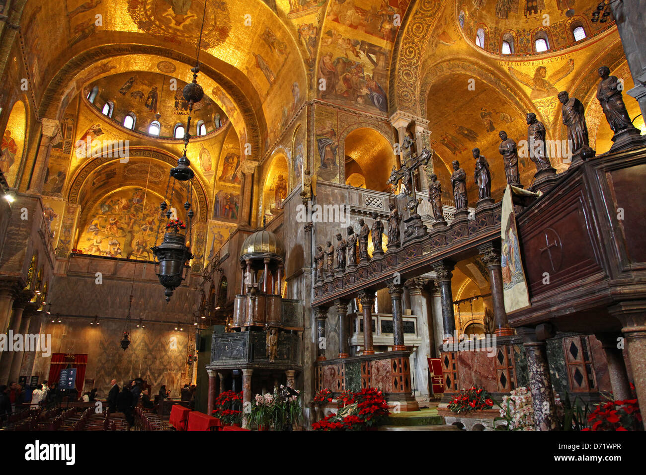 Innenansicht des Heiligen Markus des Basilika oder die Basilica di San Marco die Domkirche von Venedig, Norditalien. Stockfoto