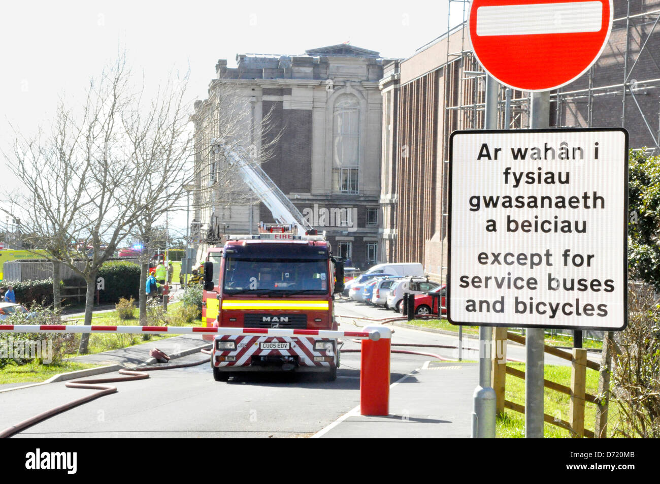 walisische Nationalbibliothek von Wales am Feuer Feuerwehrauto April 2013 Stockfoto