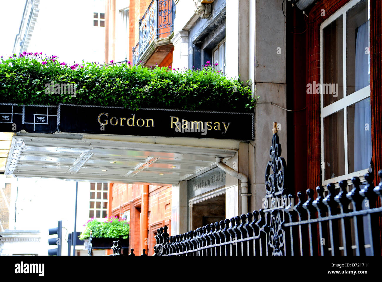 Gordon Ramsay Restaurant Im Claridge S Hotel In Mayfair London W1 2013 Stockfotografie Alamy