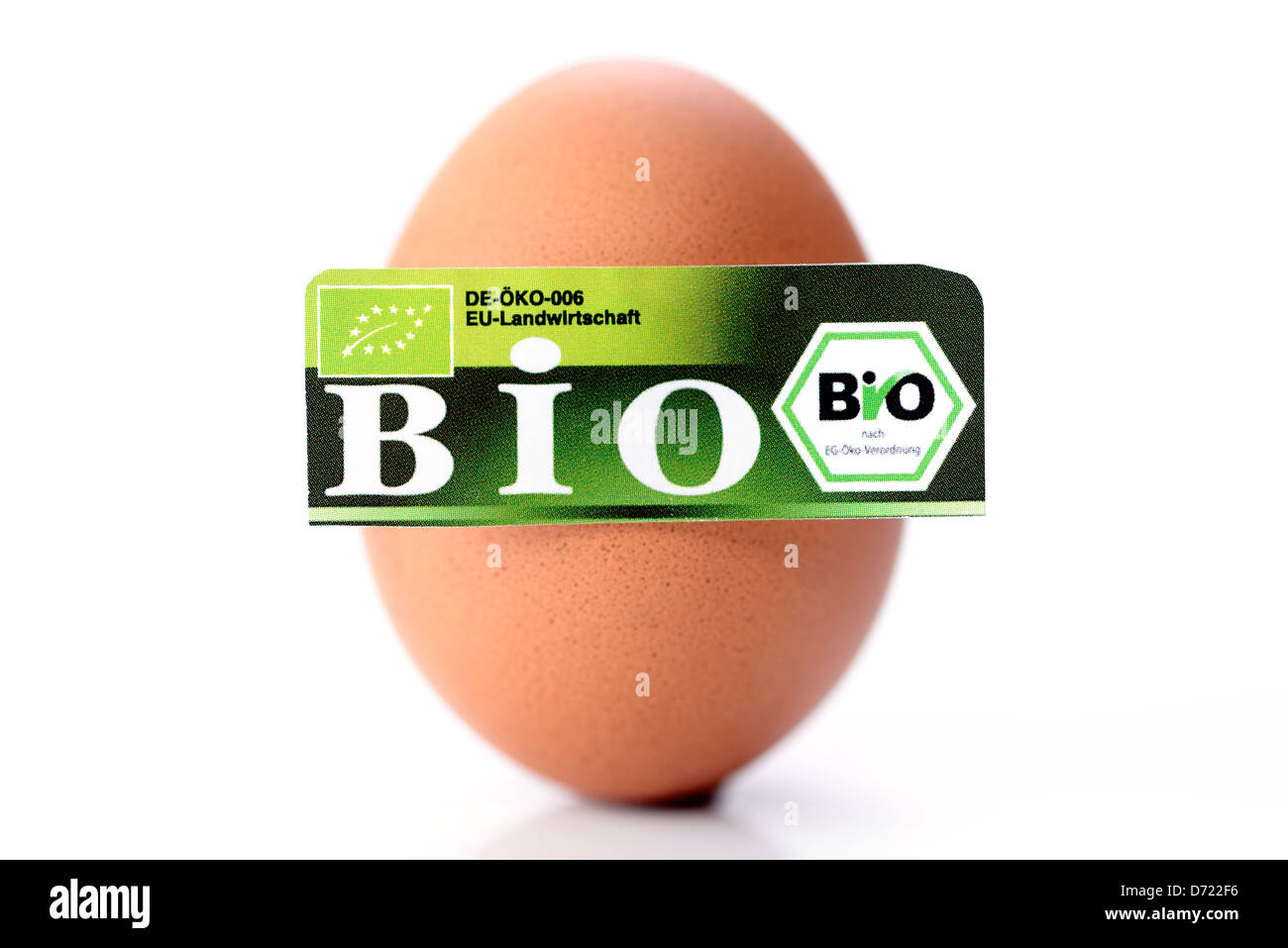 Ei mit Bio-Siegel, symbolische Foto falsch deklarierte Biologie Eiern Stockfoto