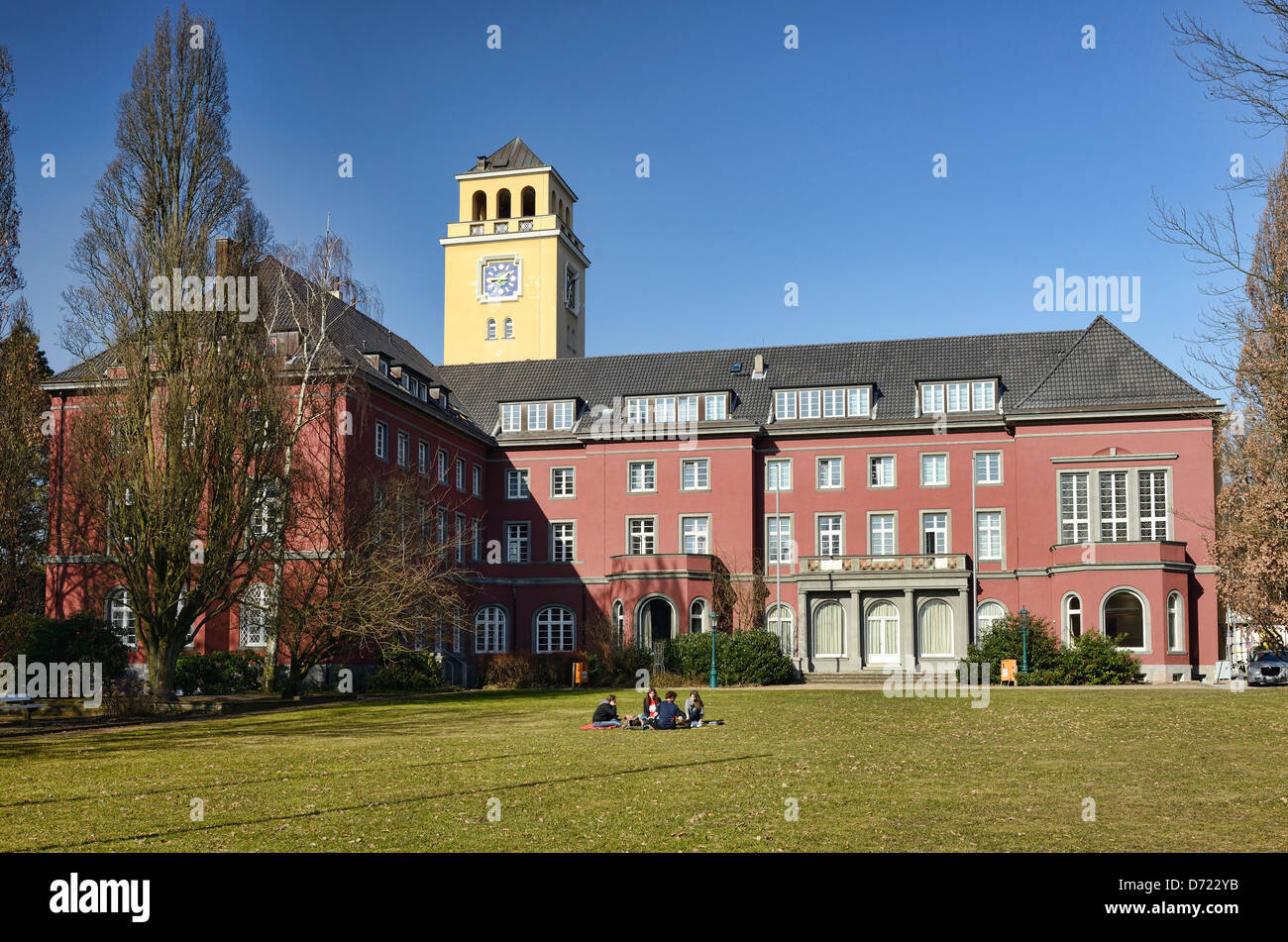 Bergedorfer Rathaus mit neuer Farbe in Mountain Village, Hamburg, Deutschland, Europa Stockfoto