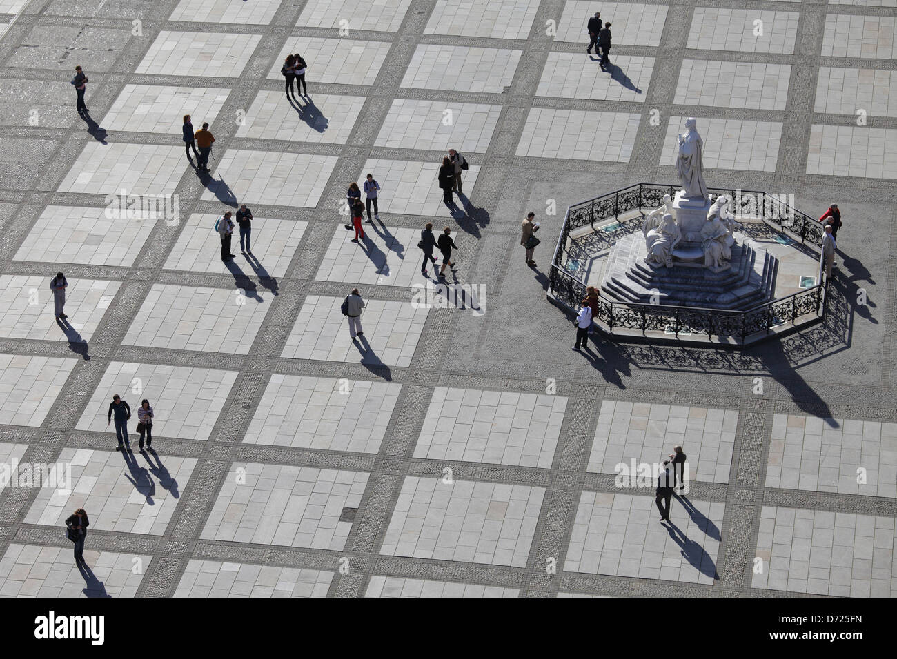 Berlin, Deutschland, Passanten auf dem Gendarmenmarkt Stockfoto